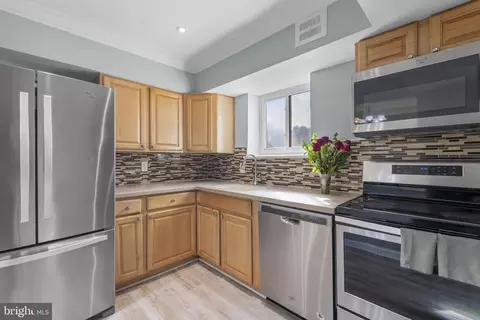 Kitchen - 17824 Buehler Rd #3-E-5, Olney, MD 20832 photo 1 of 2