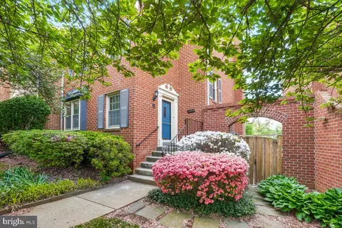 7368 Westlake Ter #111, Bethesda, MD 20817