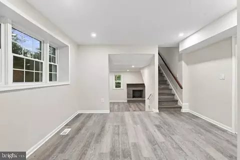 Living - 13918 Crest Hill Ln, Silver Spring, MD 20905 photo 2 of 3