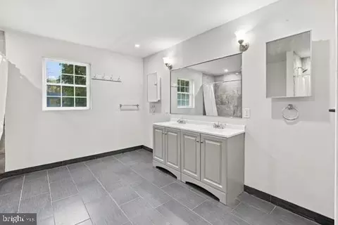 Entry Way - 13918 Crest Hill Ln, Silver Spring, MD 20905 photo 2 of 6
