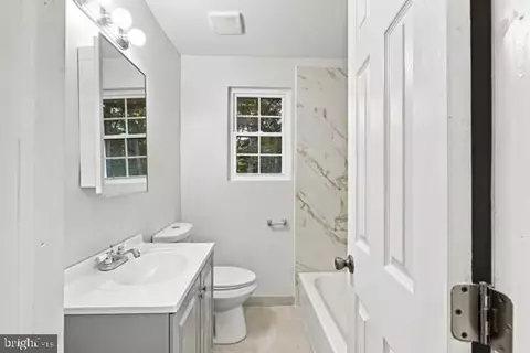 Entry Way - 13918 Crest Hill Ln, Silver Spring, MD 20905 photo 6 of 6