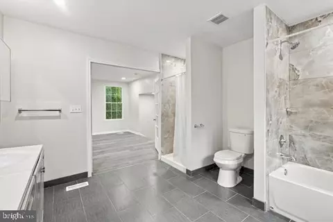 Entry Way - 13918 Crest Hill Ln, Silver Spring, MD 20905 photo 3 of 6