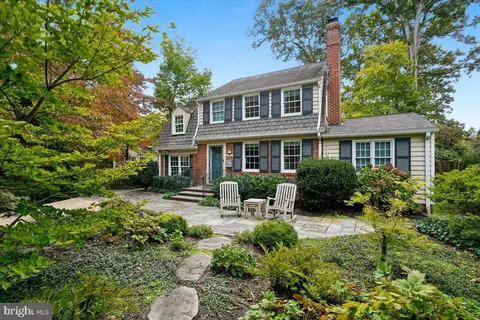 6202 Newburn Dr, Bethesda, MD 20816