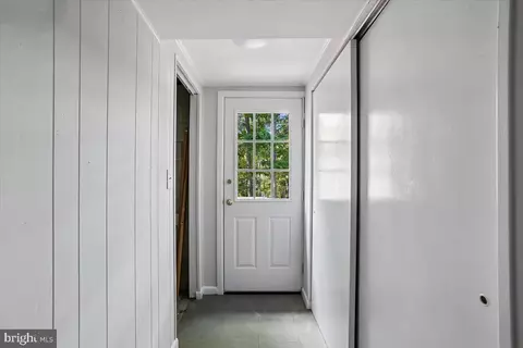 Entry Way - 1002 Broadmore Cir, Silver Spring, MD 20904 photo 5 of 5