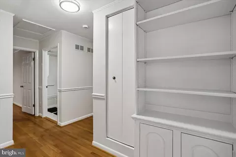 Entry Way - 1002 Broadmore Cir, Silver Spring, MD 20904 photo 4 of 5