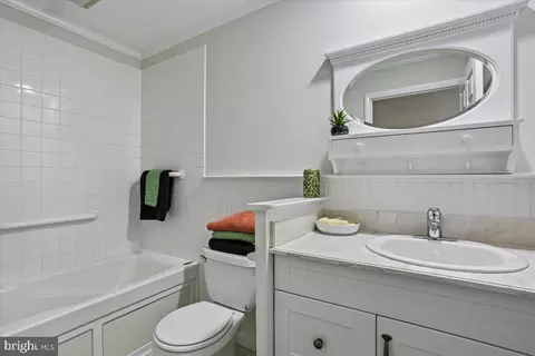Bath - 1002 Broadmore Cir, Silver Spring, MD 20904 photo 5 of 8