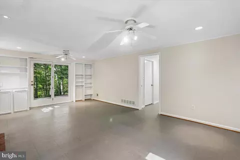 Living - 1002 Broadmore Cir, Silver Spring, MD 20904 photo 7 of 9