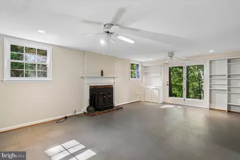 Living - 1002 Broadmore Cir, Silver Spring, MD 20904 photo 6 of 9