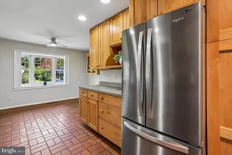 Kitchen - 1002 Broadmore Cir, Silver Spring, MD 20904 photo 3 of 5