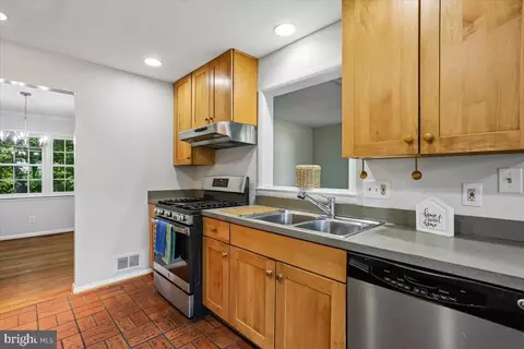 Kitchen - 1002 Broadmore Cir, Silver Spring, MD 20904 photo 2 of 5