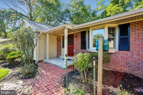 Exterior - 1002 Broadmore Cir, Silver Spring, MD 20904 photo 3 of 19