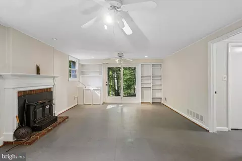 Living - 1002 Broadmore Cir, Silver Spring, MD 20904 photo 5 of 9