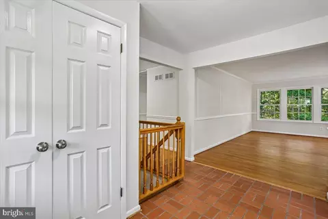 Entry Way - 1002 Broadmore Cir, Silver Spring, MD 20904 photo 2 of 5