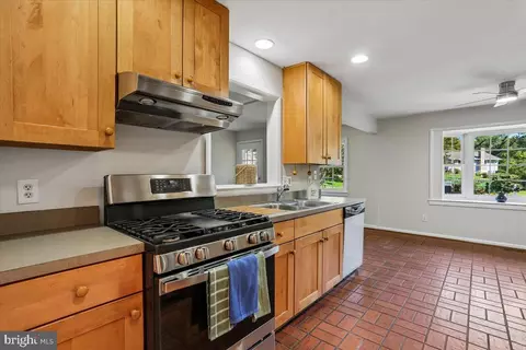 Kitchen - 1002 Broadmore Cir, Silver Spring, MD 20904 photo 1 of 5
