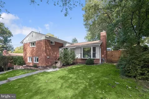 5007 Elsmere Pl, Bethesda, MD 20814