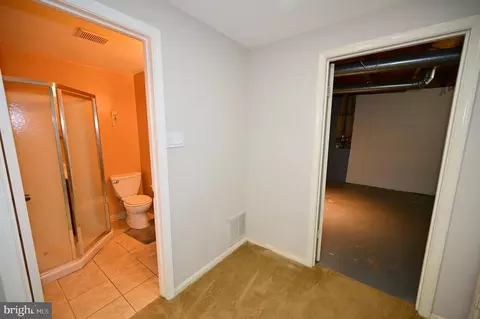 Entry Way - 15019 Shamrock Ridge Rd, Silver Spring, MD 20906 photo 5 of 5