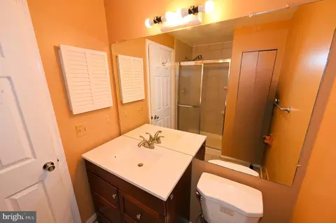 Bath - 15019 Shamrock Ridge Rd, Silver Spring, MD 20906 photo 2 of 4