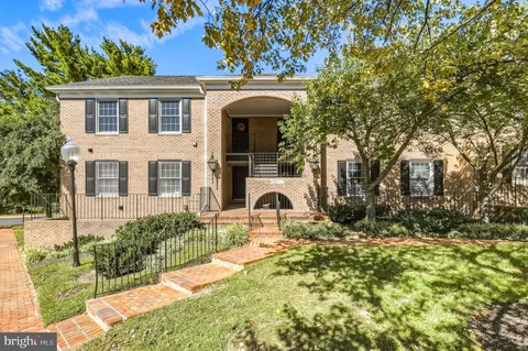 5700 Brewer House Cir #202-11, Rockville, MD 20852