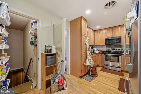 Entry Way - 1700 Priscilla Dr, Silver Spring, MD 20904 photo 3 of 5