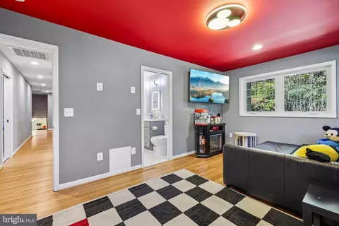 Entry Way - 12515 White Dr, Silver Spring, MD 20904 photo 6 of 9