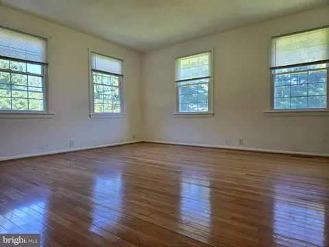Living - 15451 Thompson Rd, Silver Spring, MD 20905 photo 4 of 5
