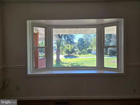 Living - 15451 Thompson Rd, Silver Spring, MD 20905 photo 1 of 5