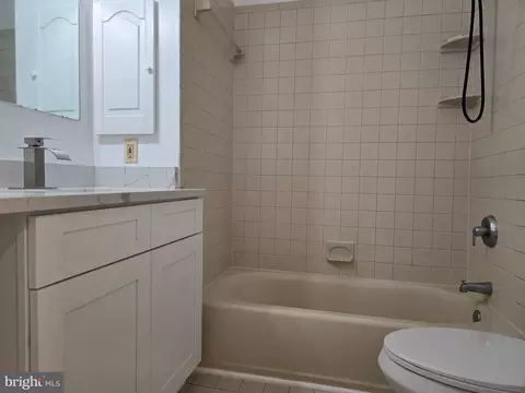 Bath - 15451 Thompson Rd, Silver Spring, MD 20905 photo 1 of 3