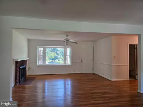 Living - 15451 Thompson Rd, Silver Spring, MD 20905 photo 2 of 5