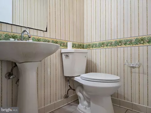 Bath - 15451 Thompson Rd, Silver Spring, MD 20905 photo 2 of 3