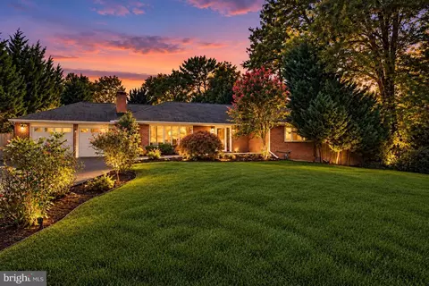 7608 Quintana Ct, Bethesda, MD 20817