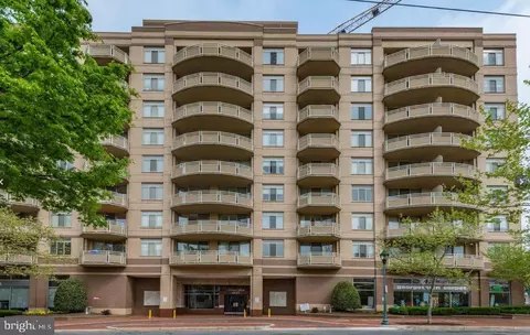4801 Fairmont Ave #811, Bethesda, MD 20814