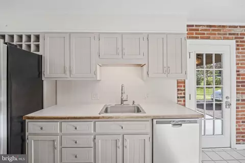 Kitchen - 517 Highgate Ter, Silver Spring, MD 20904 photo 2 of 7