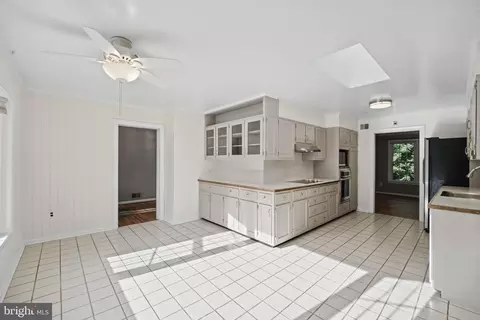 Kitchen - 517 Highgate Ter, Silver Spring, MD 20904 photo 7 of 7