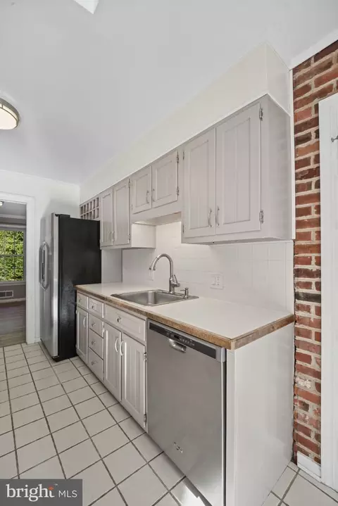 Kitchen - 517 Highgate Ter, Silver Spring, MD 20904 photo 5 of 7