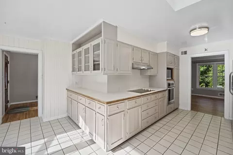 Kitchen - 517 Highgate Ter, Silver Spring, MD 20904 photo 4 of 7