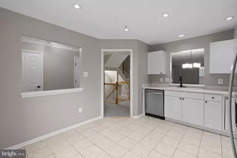 Entry Way - 3 Fiddleleaf Ct, Olney, MD 20832 photo 2 of 8