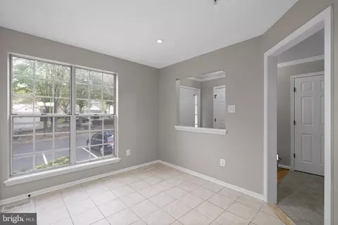 Entry Way - 3 Fiddleleaf Ct, Olney, MD 20832 photo 3 of 8