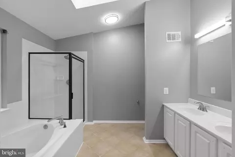 Entry Way - 3 Fiddleleaf Ct, Olney, MD 20832 photo 6 of 8