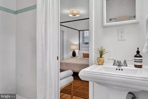 Bath - 2305 Peggy Ln, Silver Spring, MD 20910 photo 1 of 3