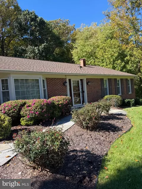 2401 Falling Creek Rd, Silver Spring, MD 20904 photo 2