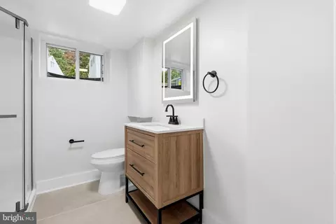 Bath - 13205 Wilton Oaks Dr, Silver Spring, MD 20906 photo 4 of 4