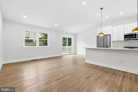 Living - 13205 Wilton Oaks Dr, Silver Spring, MD 20906 photo 3 of 7