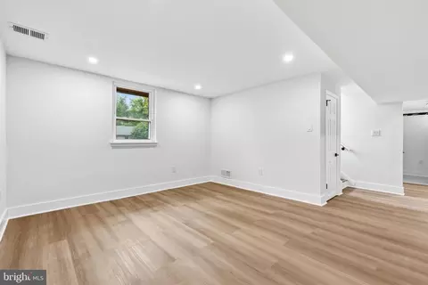 Living - 13205 Wilton Oaks Dr, Silver Spring, MD 20906 photo 7 of 7