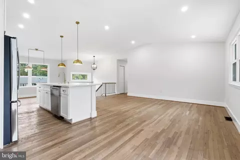 Living - 13205 Wilton Oaks Dr, Silver Spring, MD 20906 photo 4 of 7