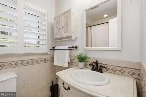 Bath - 10016 Portland Rd, Silver Spring, MD 20901 photo 2 of 5