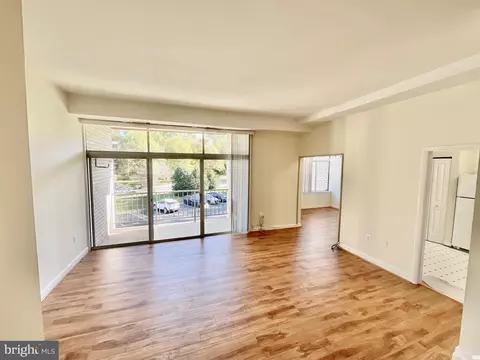 14424 Parkvale Rd #5, Rockville, MD 20853