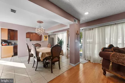 Entry Way - 11309 Clara St, Silver Spring, MD 20902 photo 2 of 9