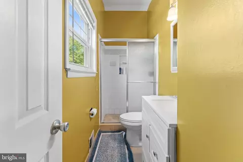 Bath - 11309 Clara St, Silver Spring, MD 20902 photo 2 of 3