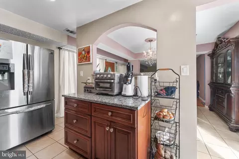 Entry Way - 11309 Clara St, Silver Spring, MD 20902 photo 4 of 9