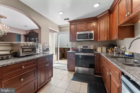 Entry Way - 11309 Clara St, Silver Spring, MD 20902 photo 3 of 9
